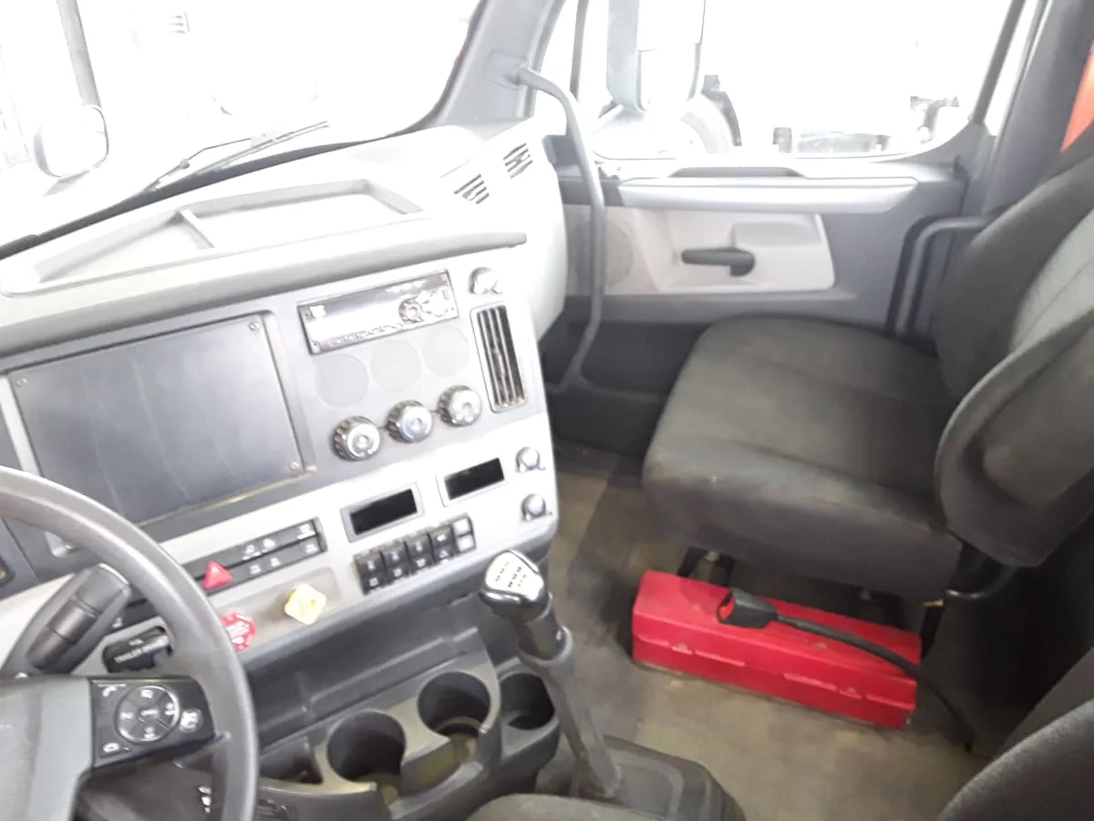 2020 Freightliner Cascadia in Hilliard, OH — photo 7