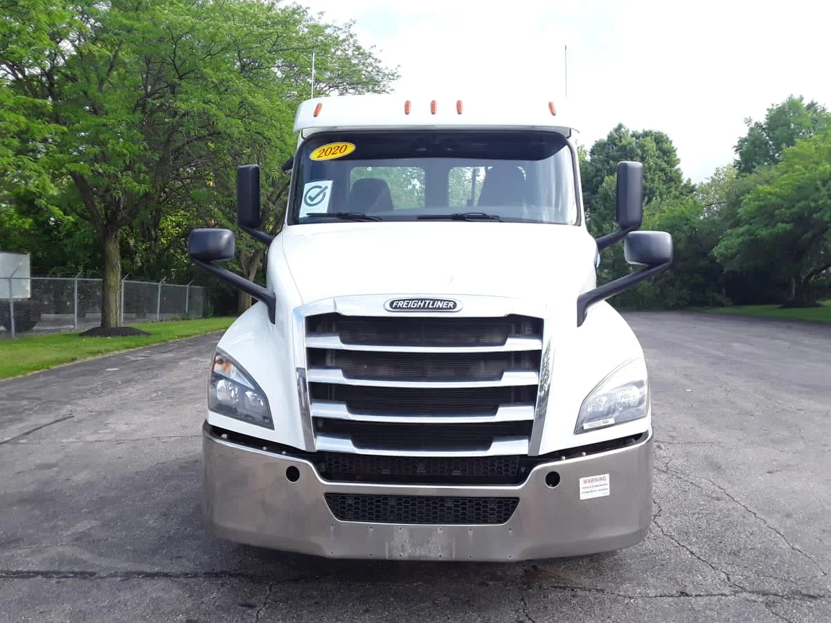 2020 Freightliner Cascadia in Hilliard, OH — photo 2