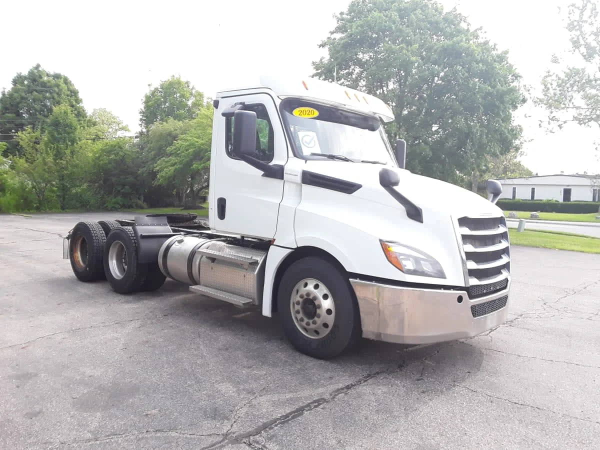 2020 Freightliner Cascadia in Hilliard, OH — photo 3