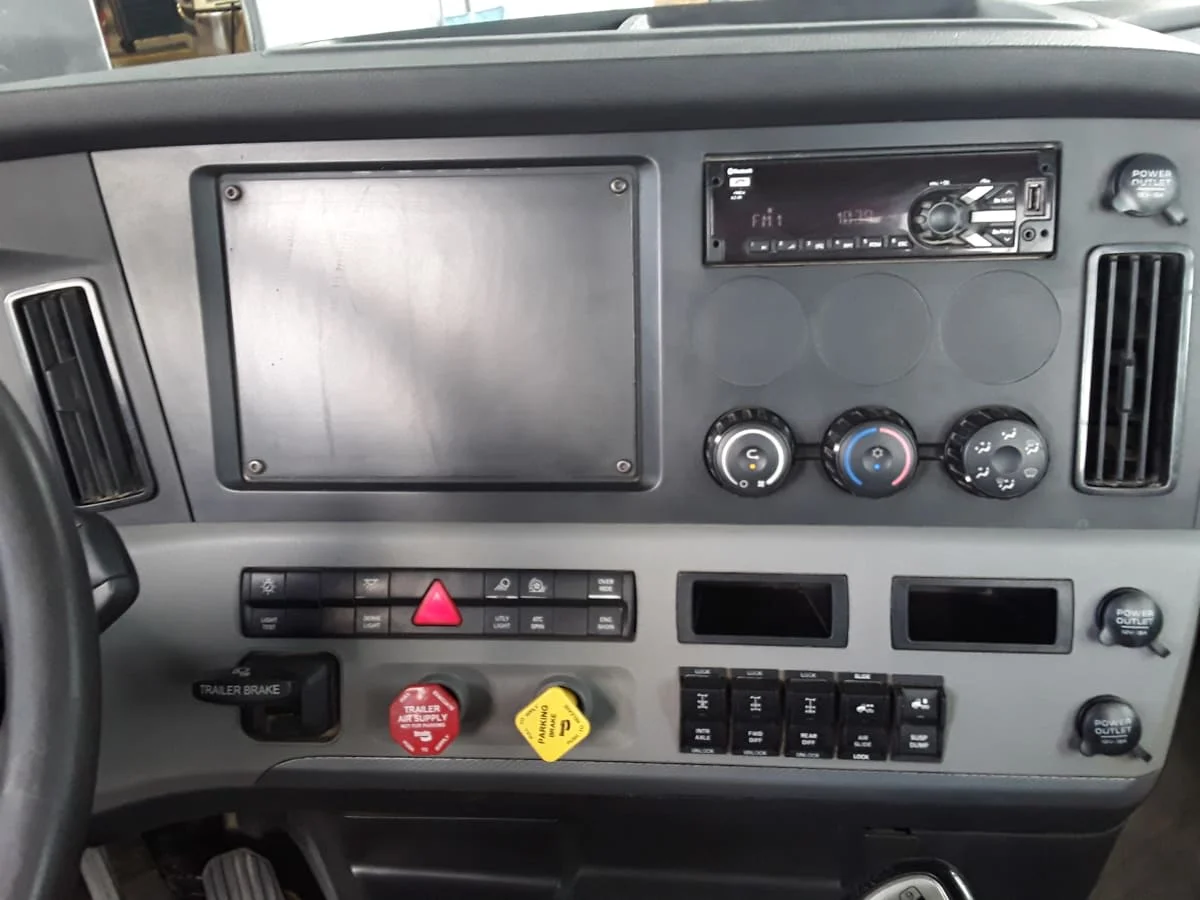 2020 Freightliner Cascadia in Hilliard, OH — photo 9