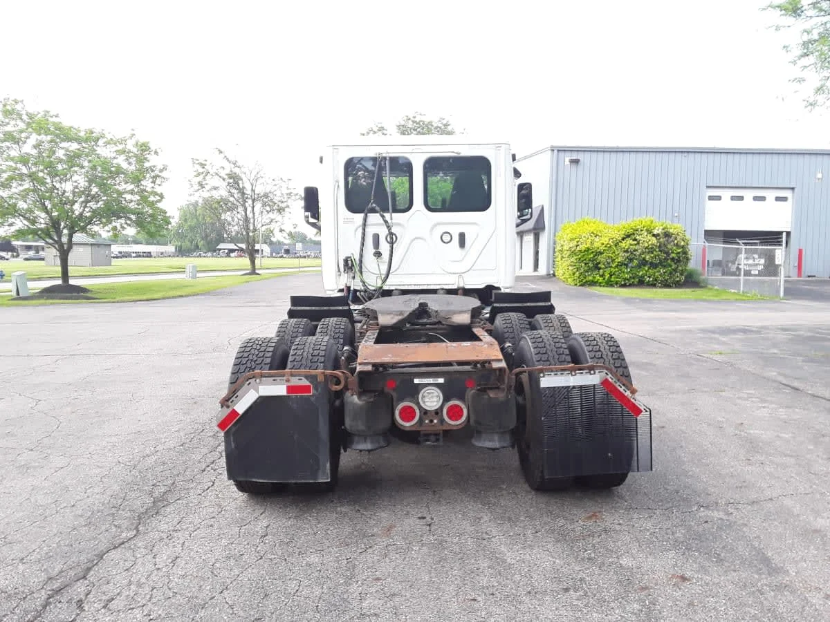 2020 Freightliner Cascadia in Hilliard, OH — photo 5