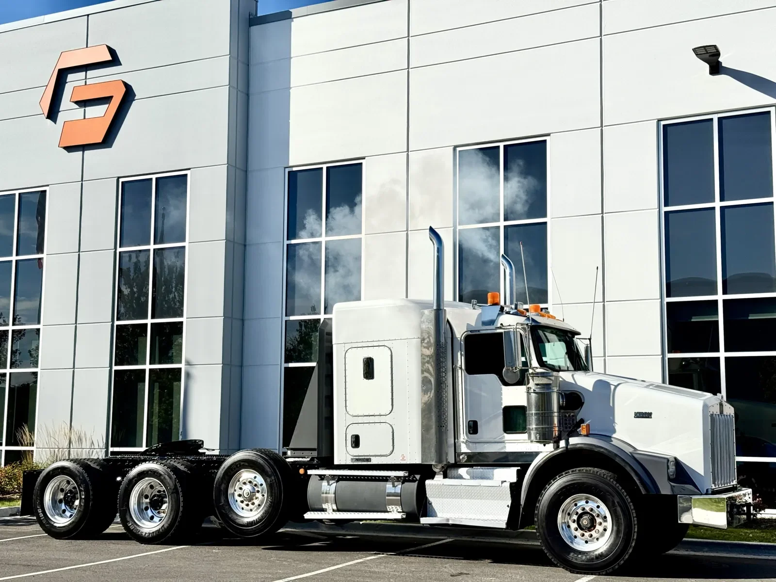2012 Kenworth T800 - image 2