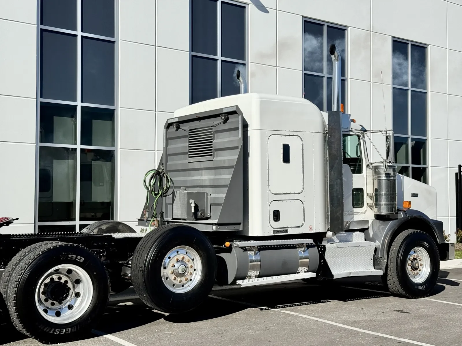 2012 Kenworth T800 - image 7