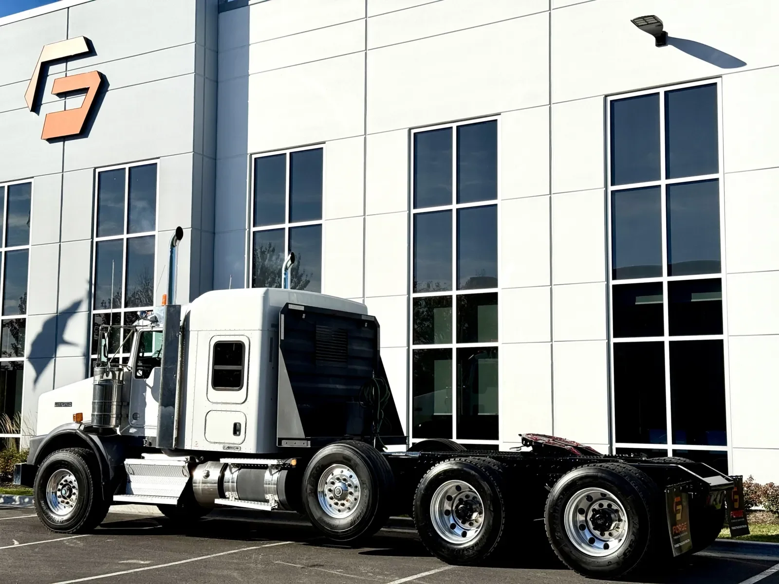 2012 Kenworth T800 - image 6