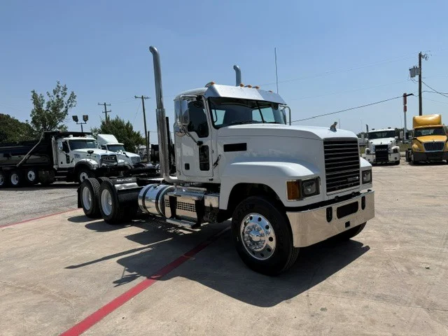 2019 Mack Pinnacle in Amarillo, TX — photo 3