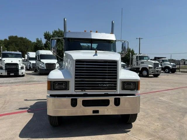 2019 Mack Pinnacle in Amarillo, TX — photo 2