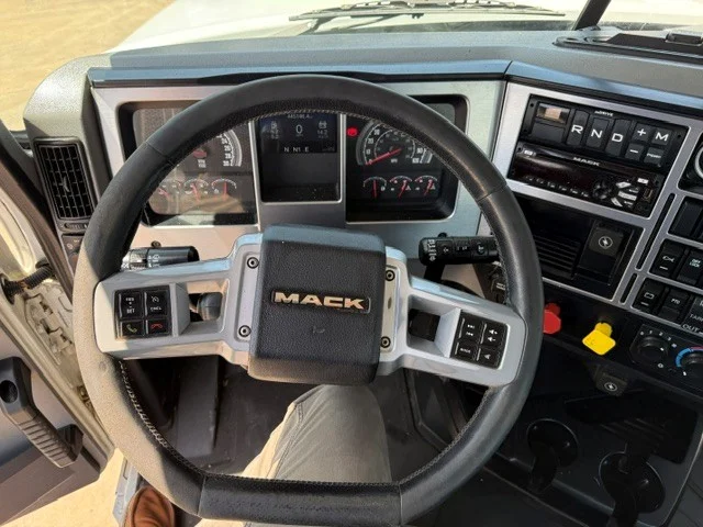 2019 Mack Pinnacle in Amarillo, TX — photo 7
