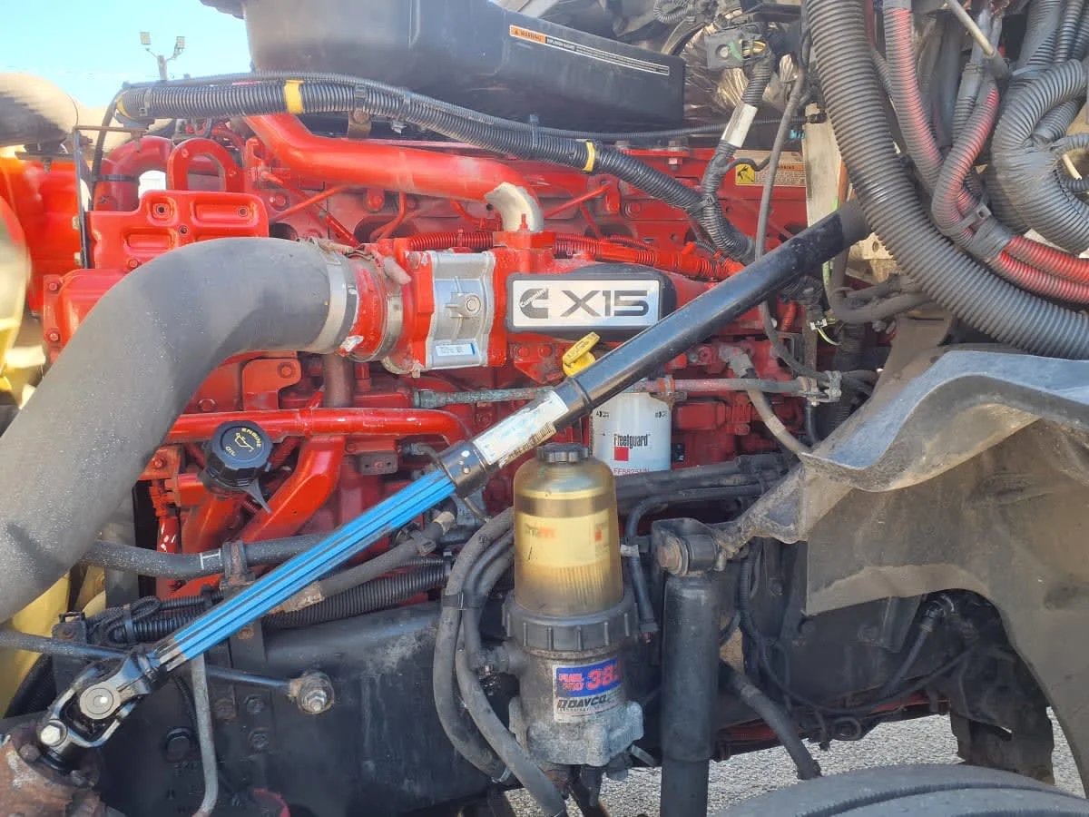 2021 International LT - image 8