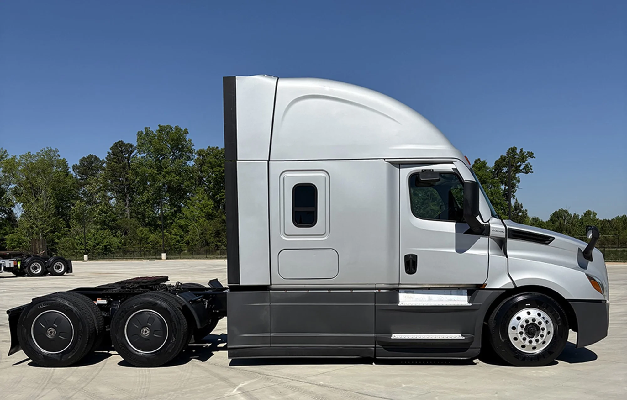 2023 Freightliner Cascadia — photo 3
