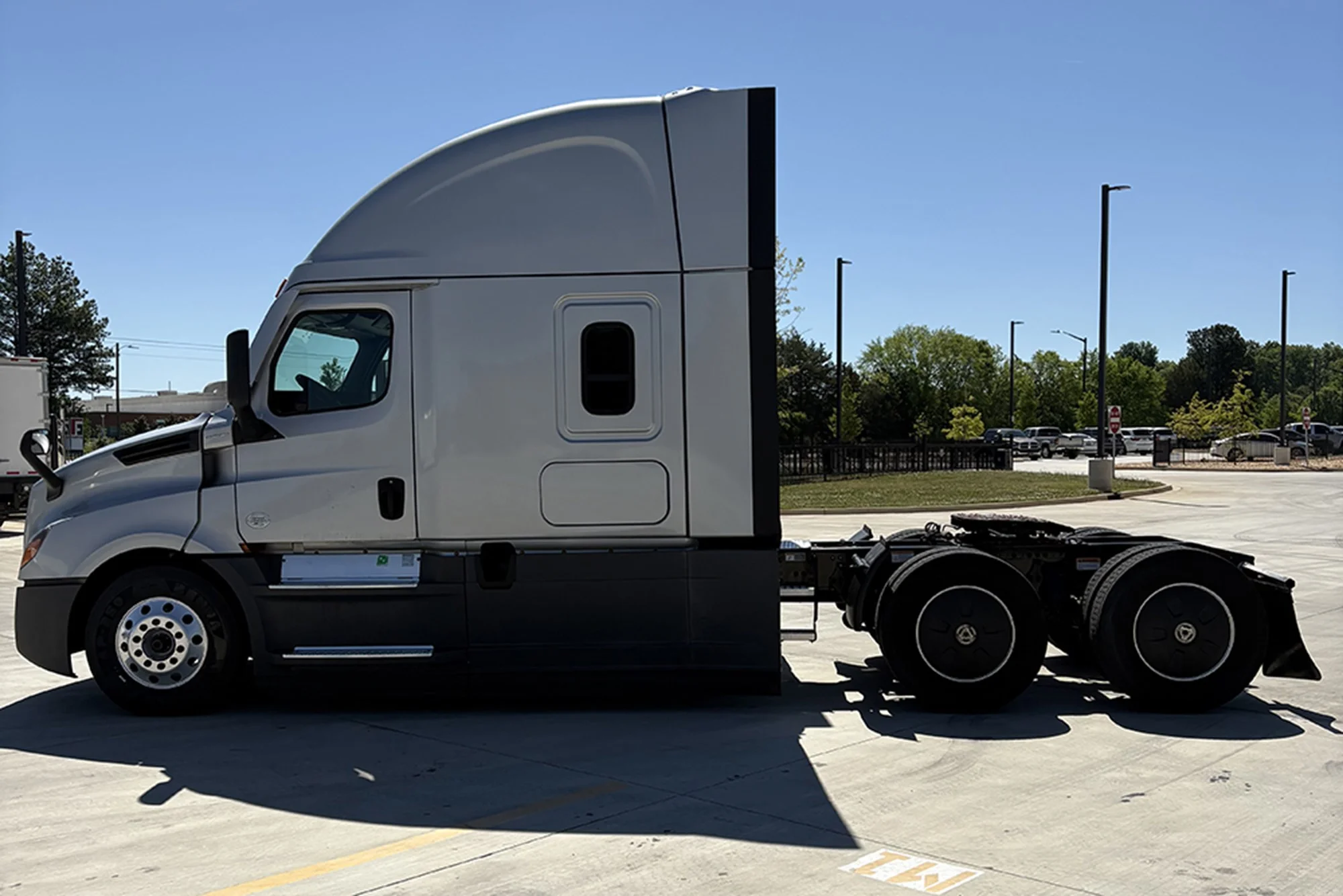 2023 Freightliner Cascadia — photo 6