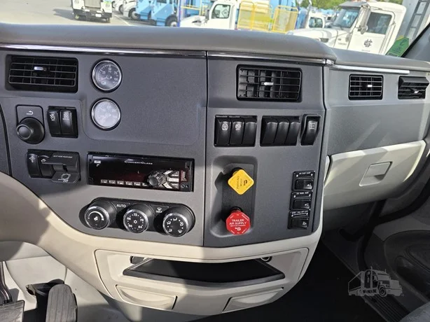 2019 Peterbilt 579 in MS — photo 11
