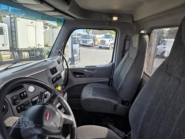 2019 Peterbilt 579 in MS — photo 10