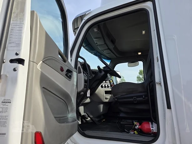 2019 Peterbilt 579 in MS — photo 9