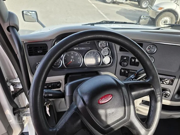 2019 Peterbilt 579 in MS — photo 12