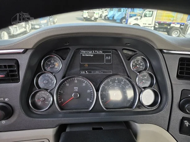 2019 Peterbilt 579 in MS — photo 13