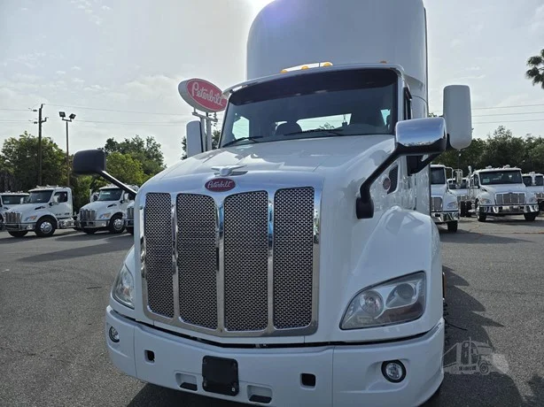 2019 Peterbilt 579 in MS — photo 3