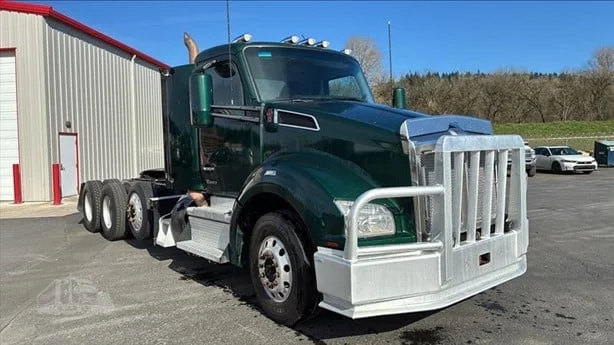 2022 Kenworth T880 - image 2