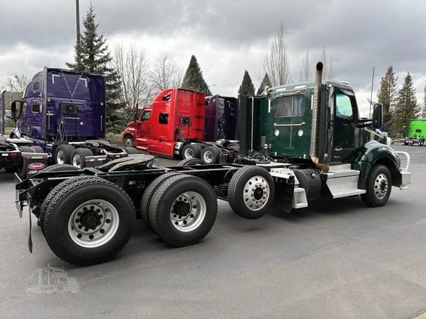 2022 Kenworth T880 - image 10