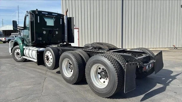 2022 Kenworth T880 - image 3