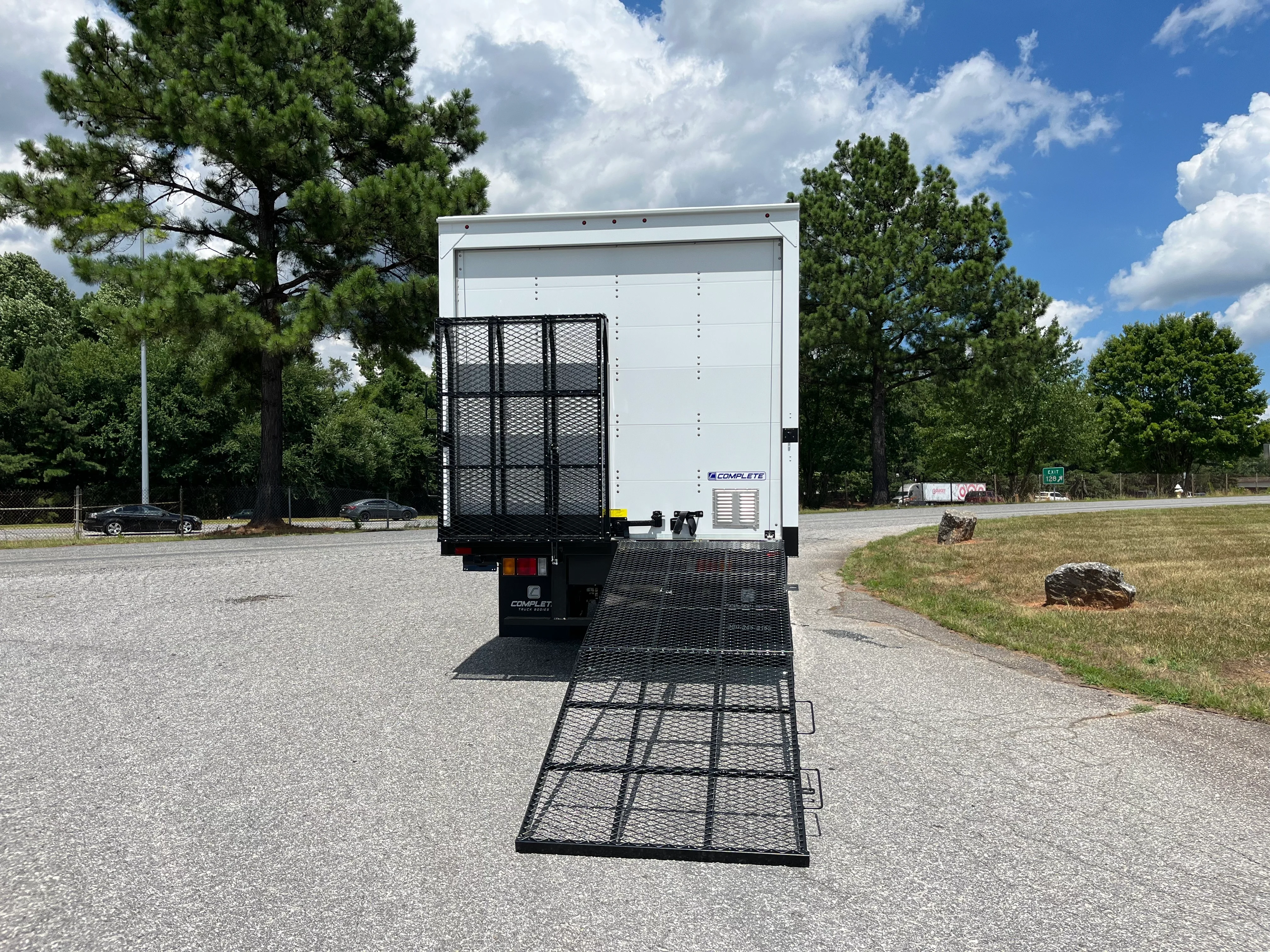 2024 Isuzu NPR - image 5