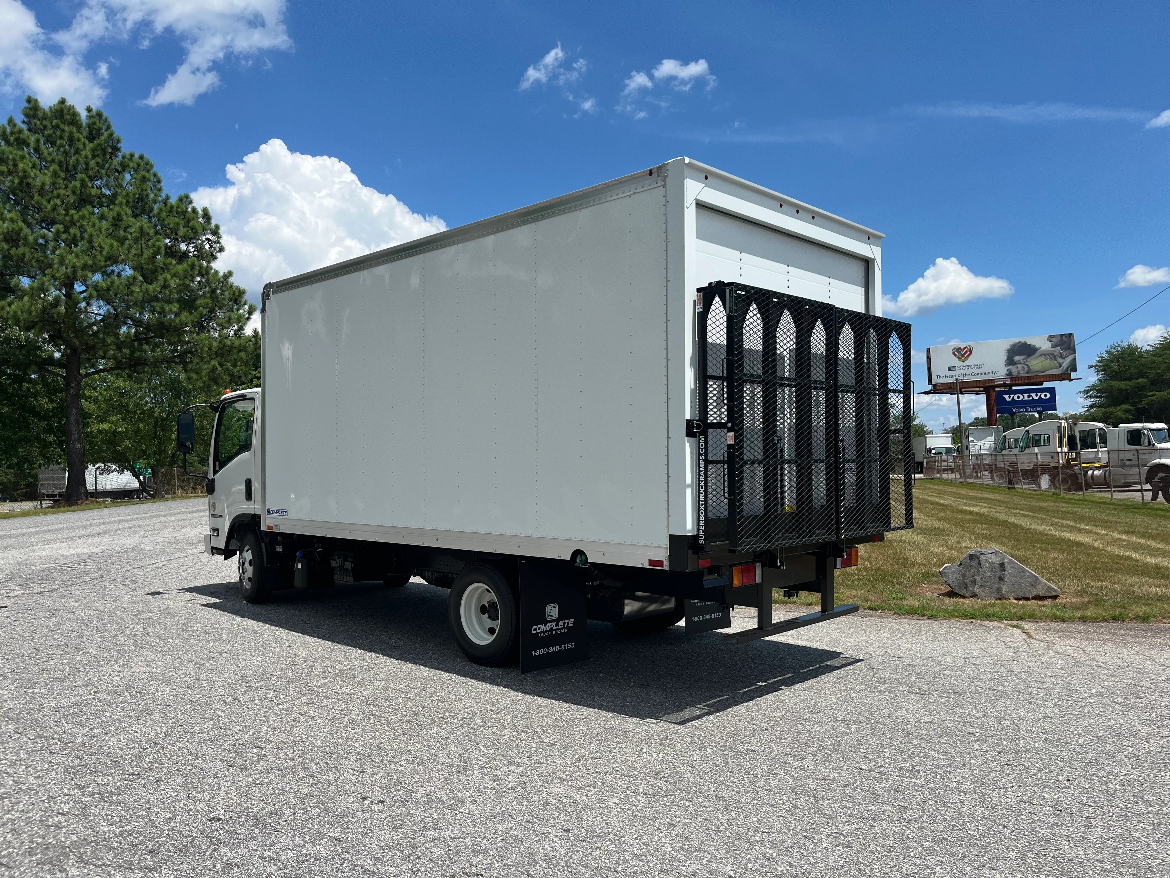 2024 Isuzu NPR - image 4