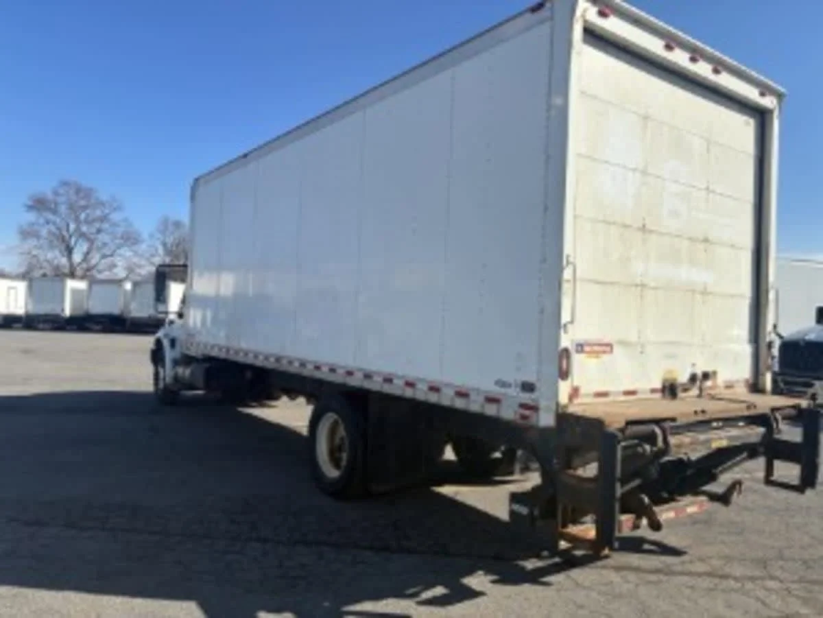 2017 International 4300 - image 6