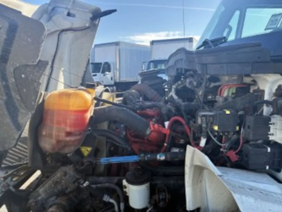 2017 International 4300 - image 9