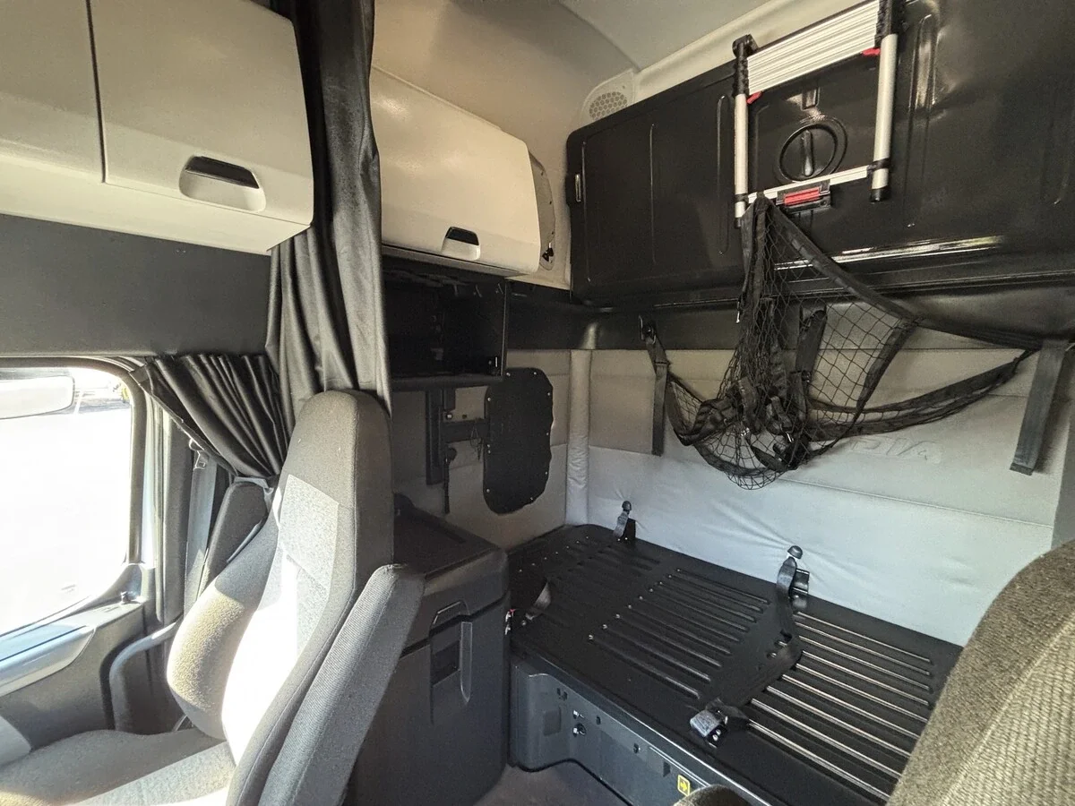 2021 Freightliner Cascadia - image 21