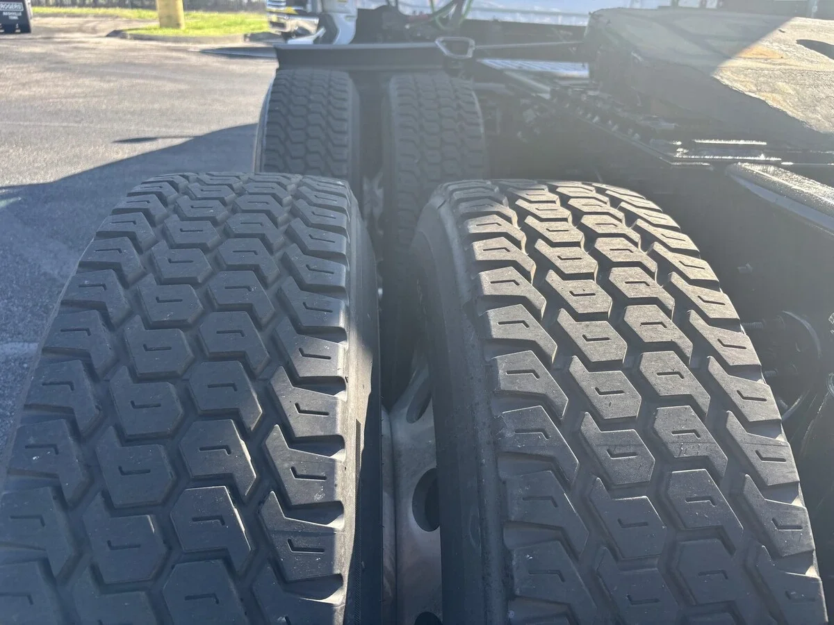 2021 Freightliner Cascadia - image 10