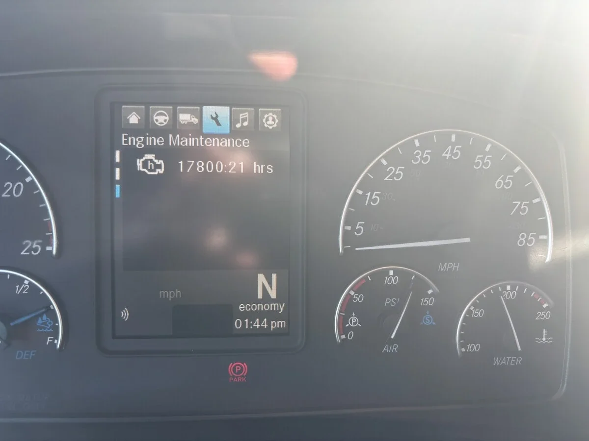 2021 Freightliner Cascadia - image 18