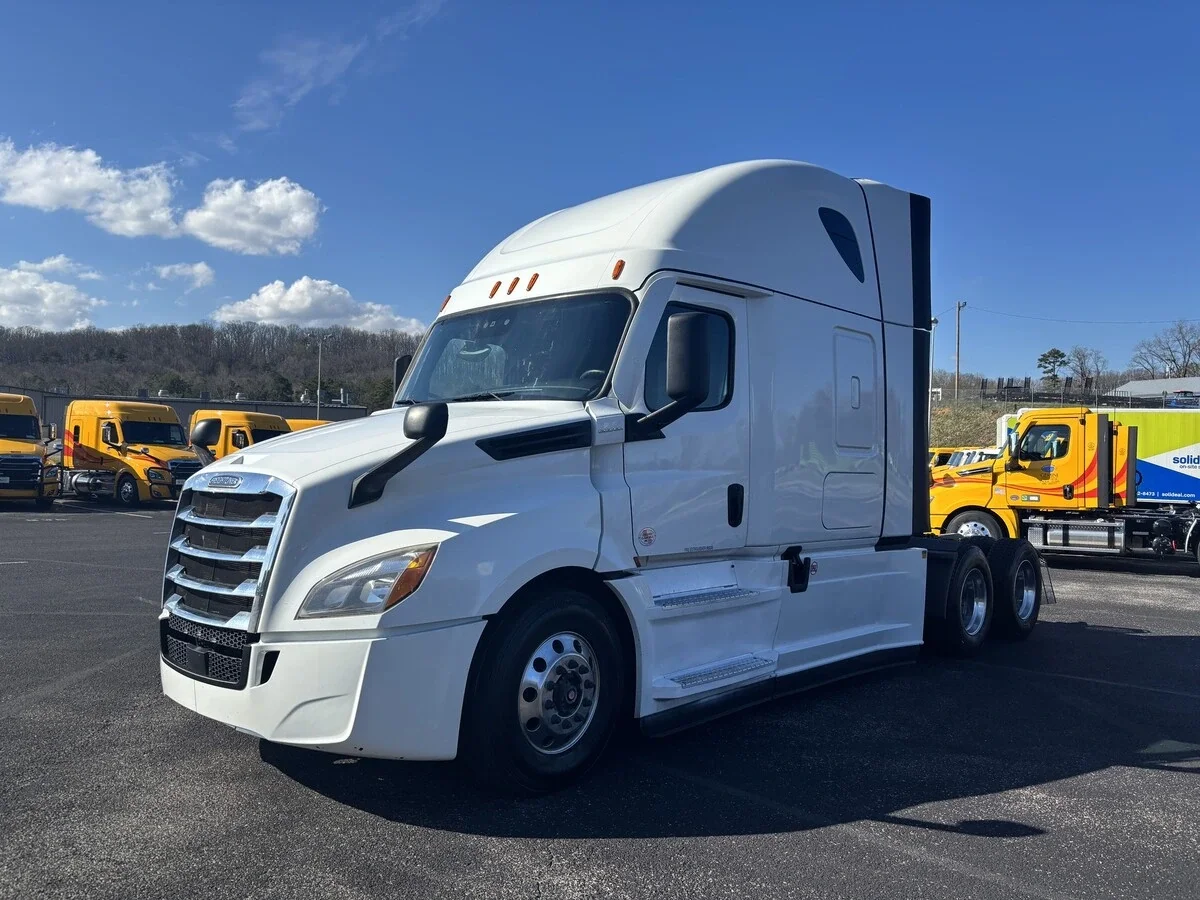 2021 Freightliner Cascadia - image 3