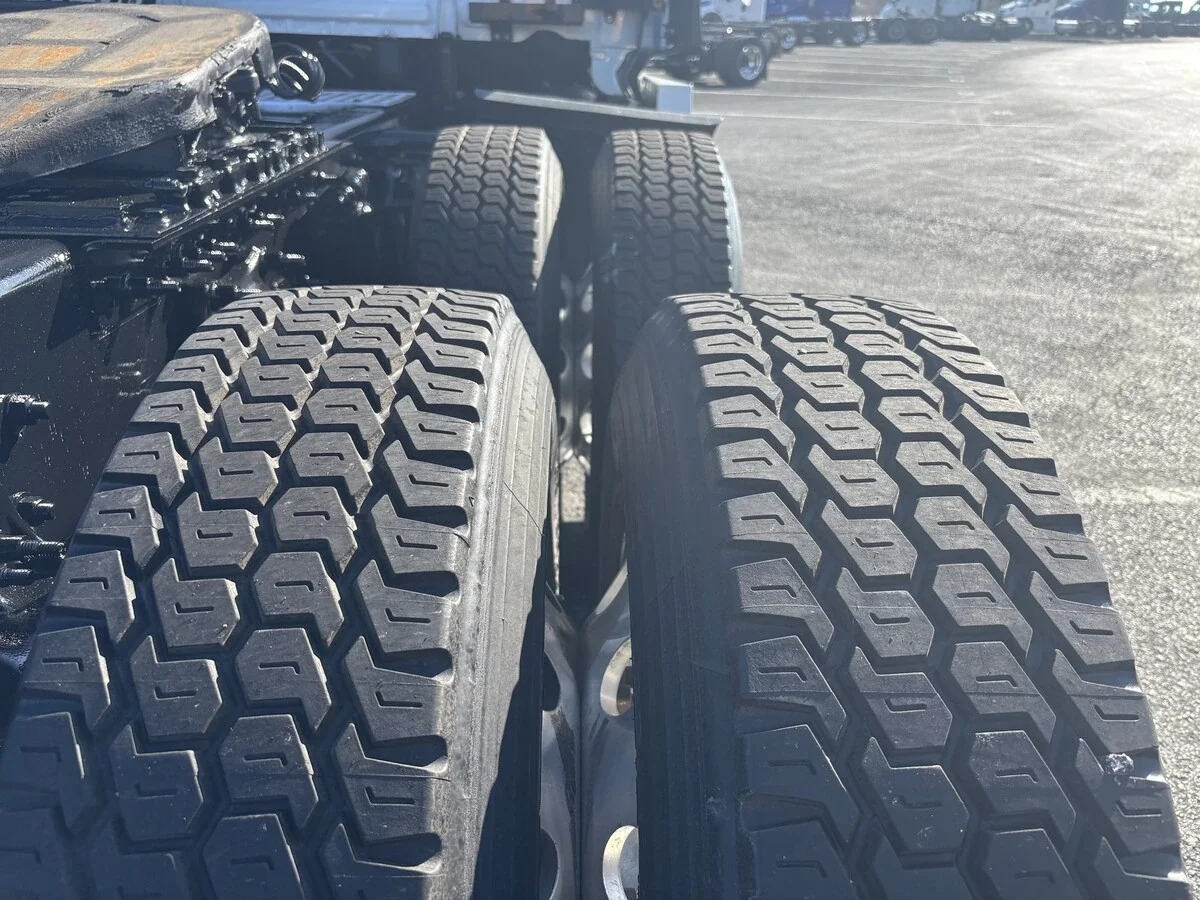 2021 Freightliner Cascadia - image 9