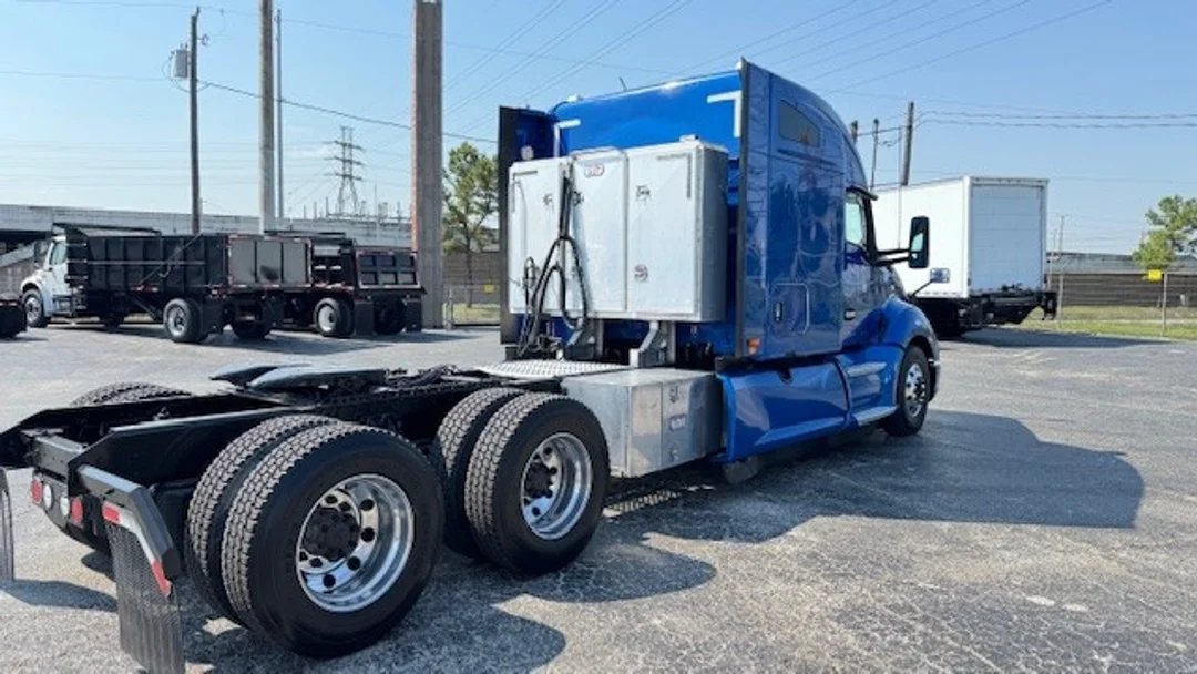2021 Kenworth T680 - image 9