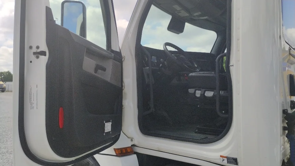2022 Freightliner Cascadia in Tuscumbia, AL — photo 9