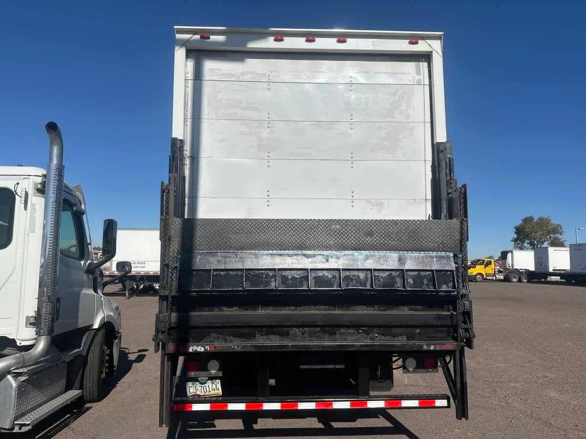 2016 Freightliner M2 106 in Phoenix, AZ — photo 5