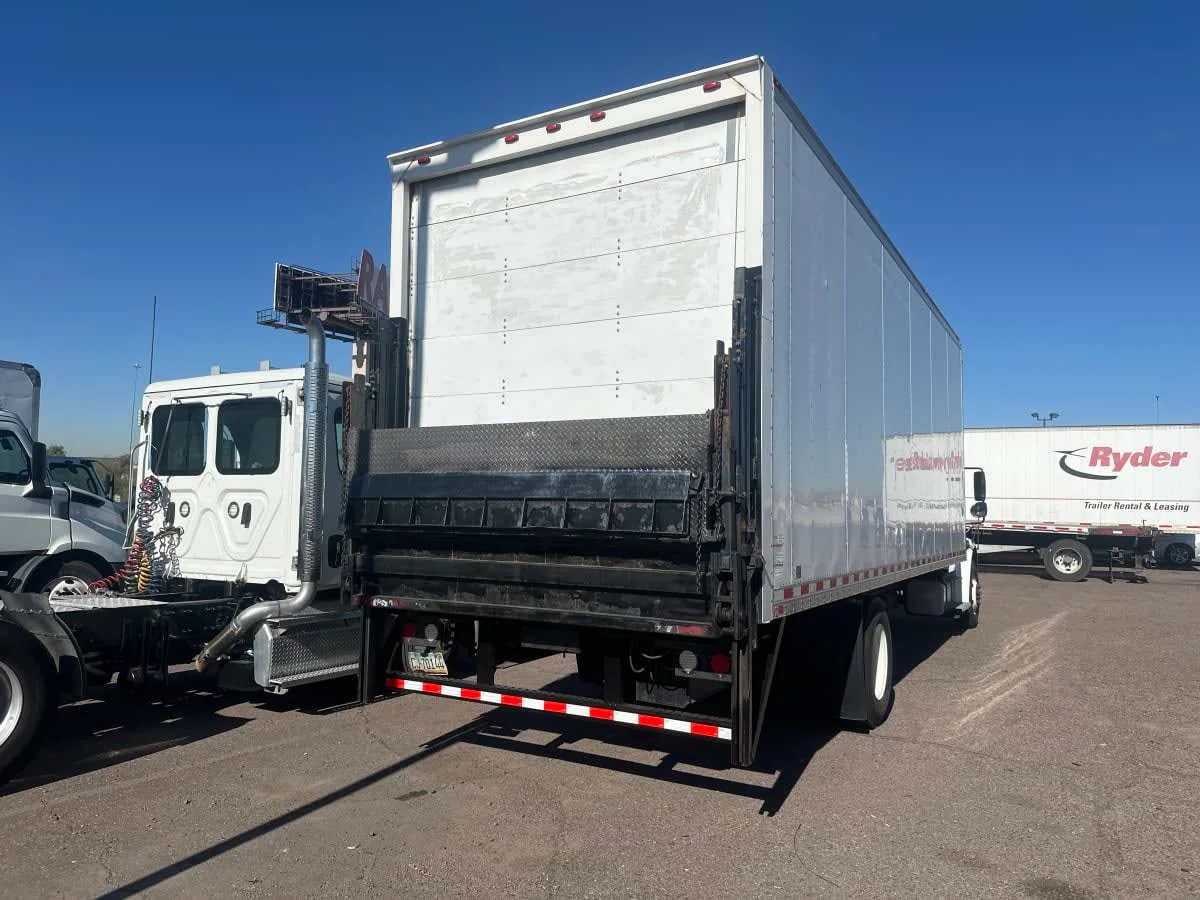 2016 Freightliner M2 106 in Phoenix, AZ — photo 4