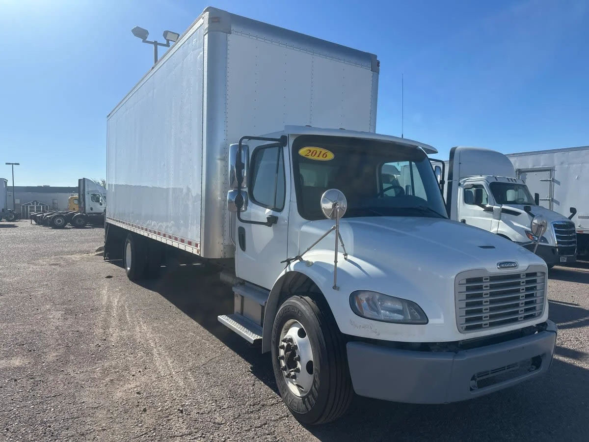 2016 Freightliner M2 106 in Phoenix, AZ — photo 3