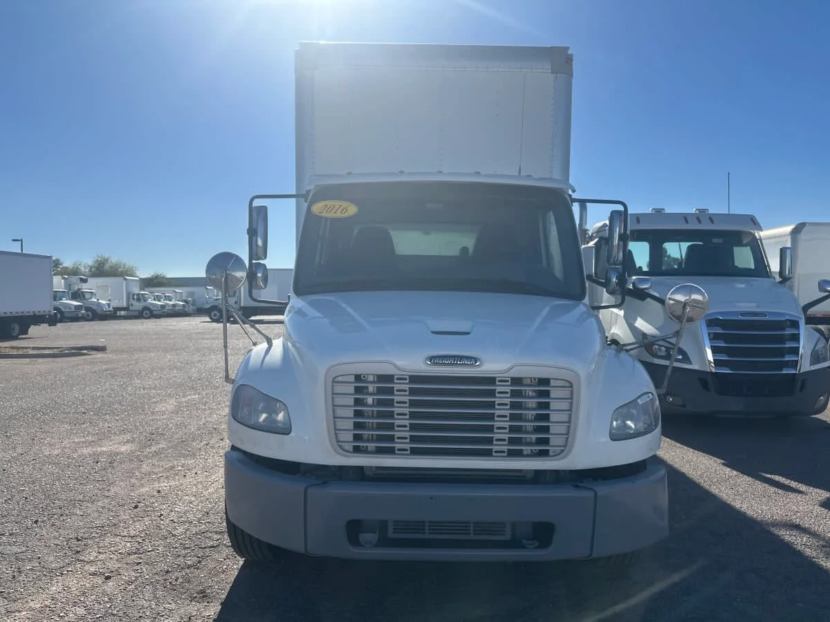 2016 Freightliner M2 106 in Phoenix, AZ — photo 2