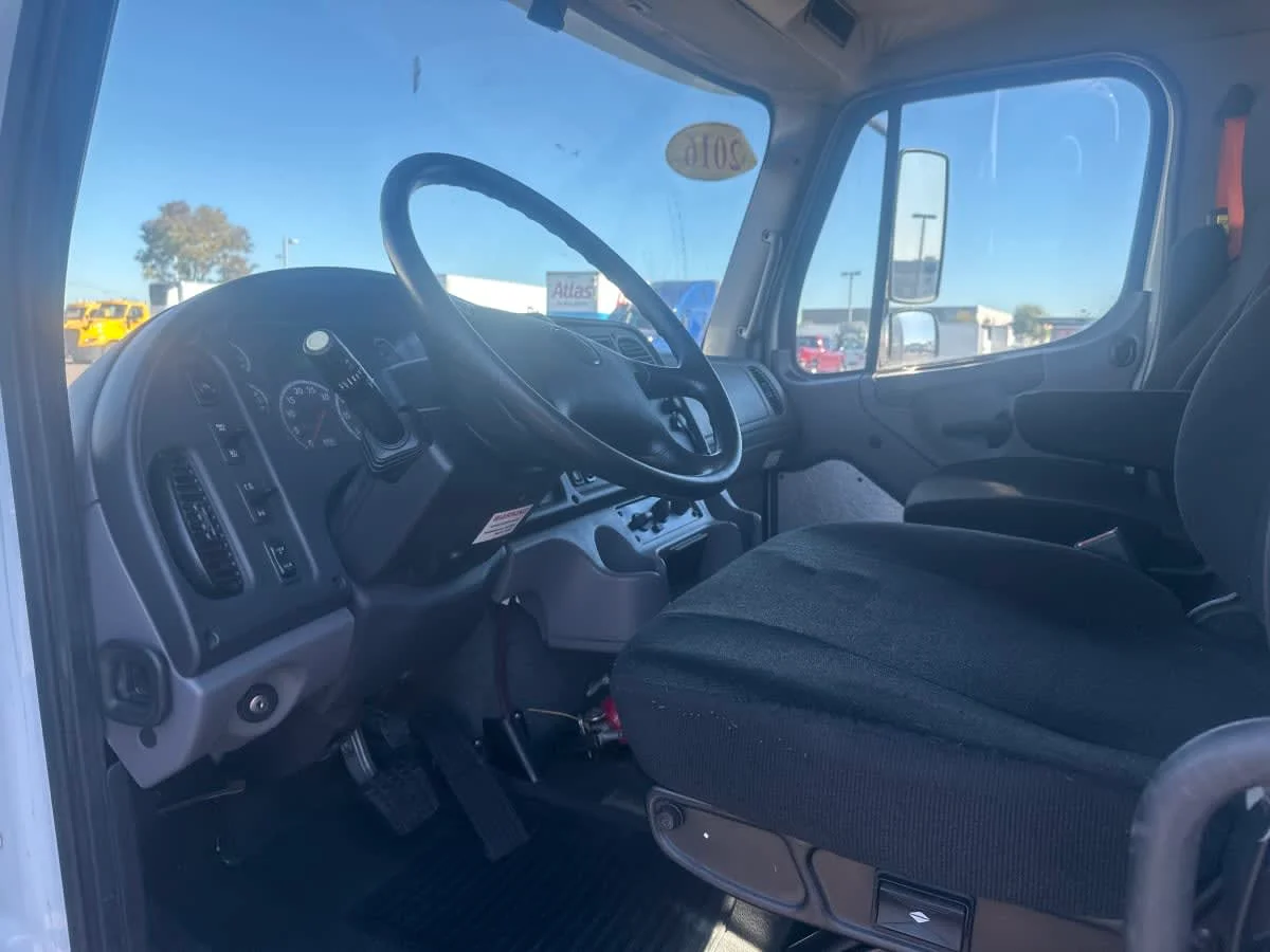 2016 Freightliner M2 106 in Phoenix, AZ — photo 7