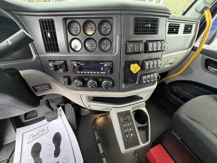 2027 Peterbilt 567 in Orlando, FL — photo 18