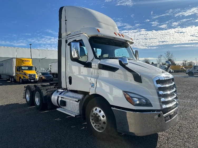 2021 Freightliner Cascadia in Clackamas, OR