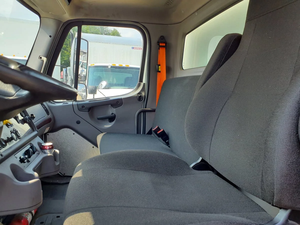 2019 Freightliner M2 106 in Springfield, MA — photo 10
