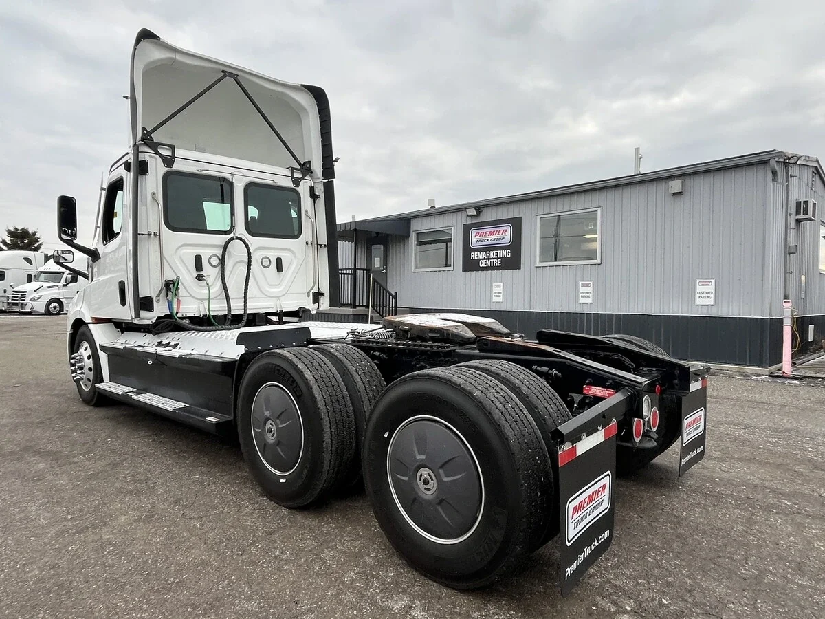 2024 Freightliner eCascadia in Mississauga, ON — photo 13