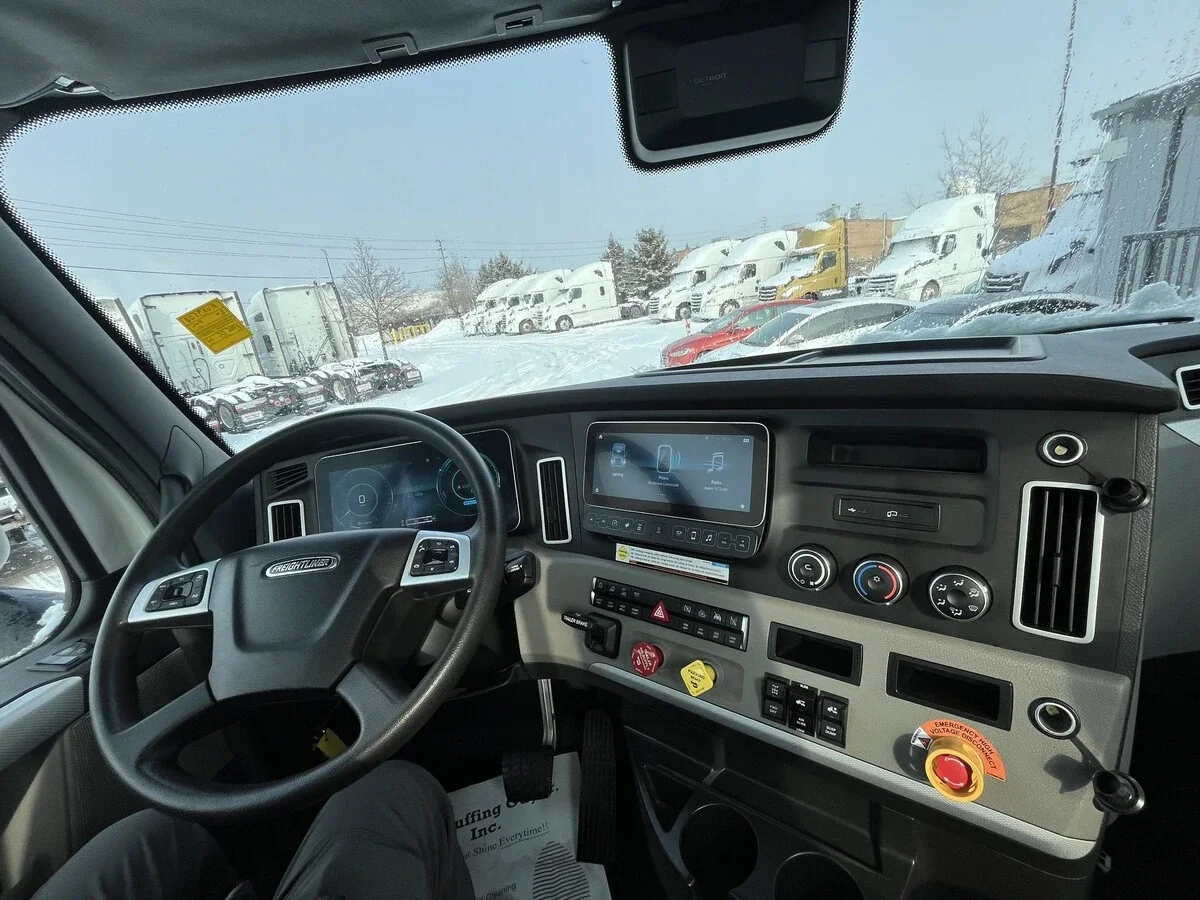 2024 Freightliner eCascadia in Mississauga, ON — photo 34