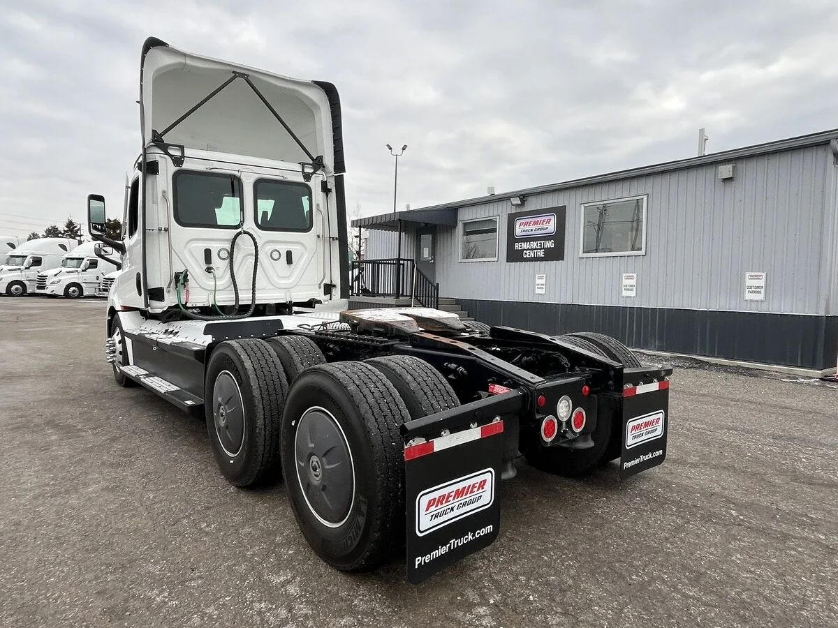 2024 Freightliner eCascadia in Mississauga, ON — photo 9