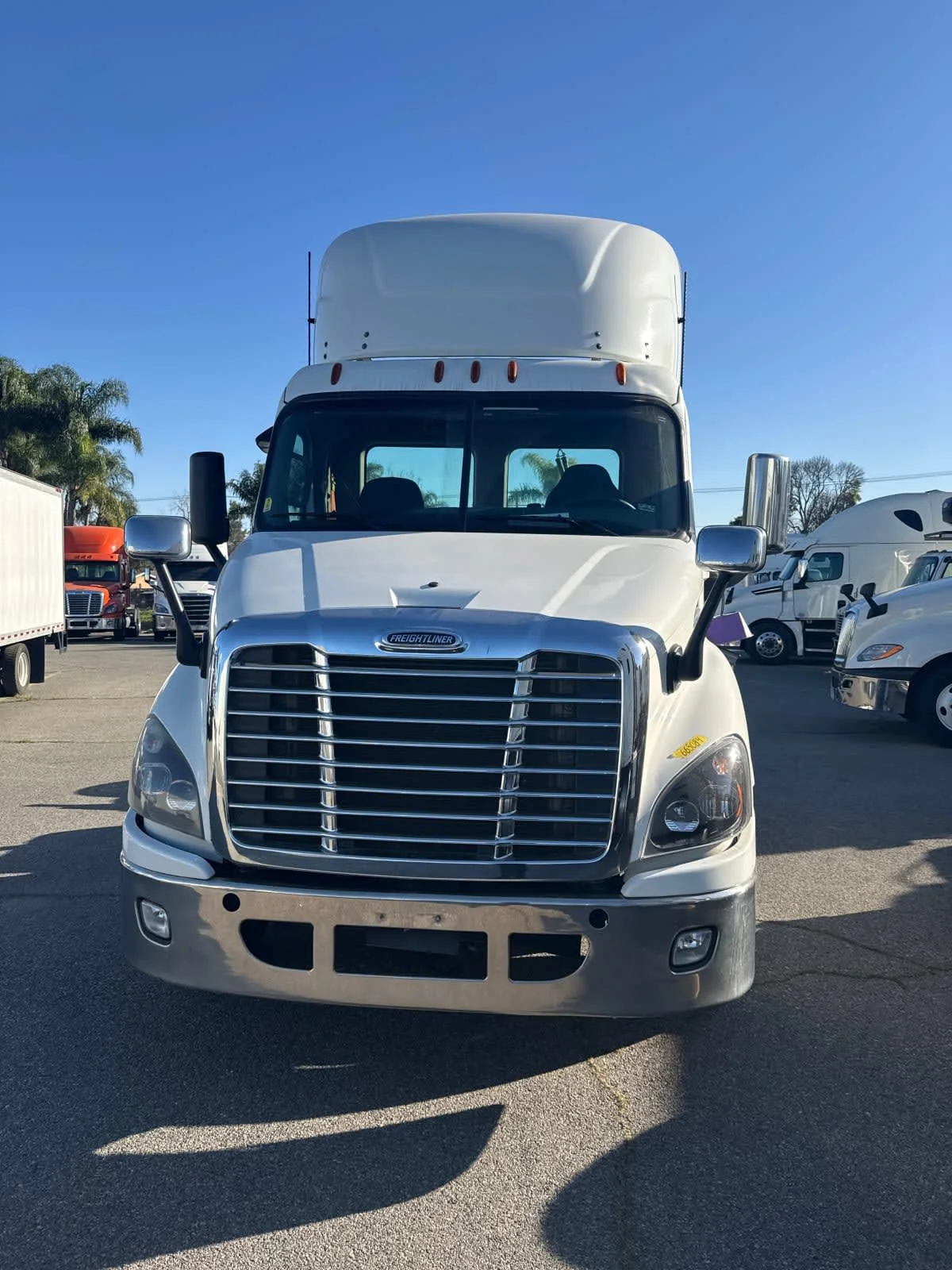 2017 Freightliner Cascadia - image 2