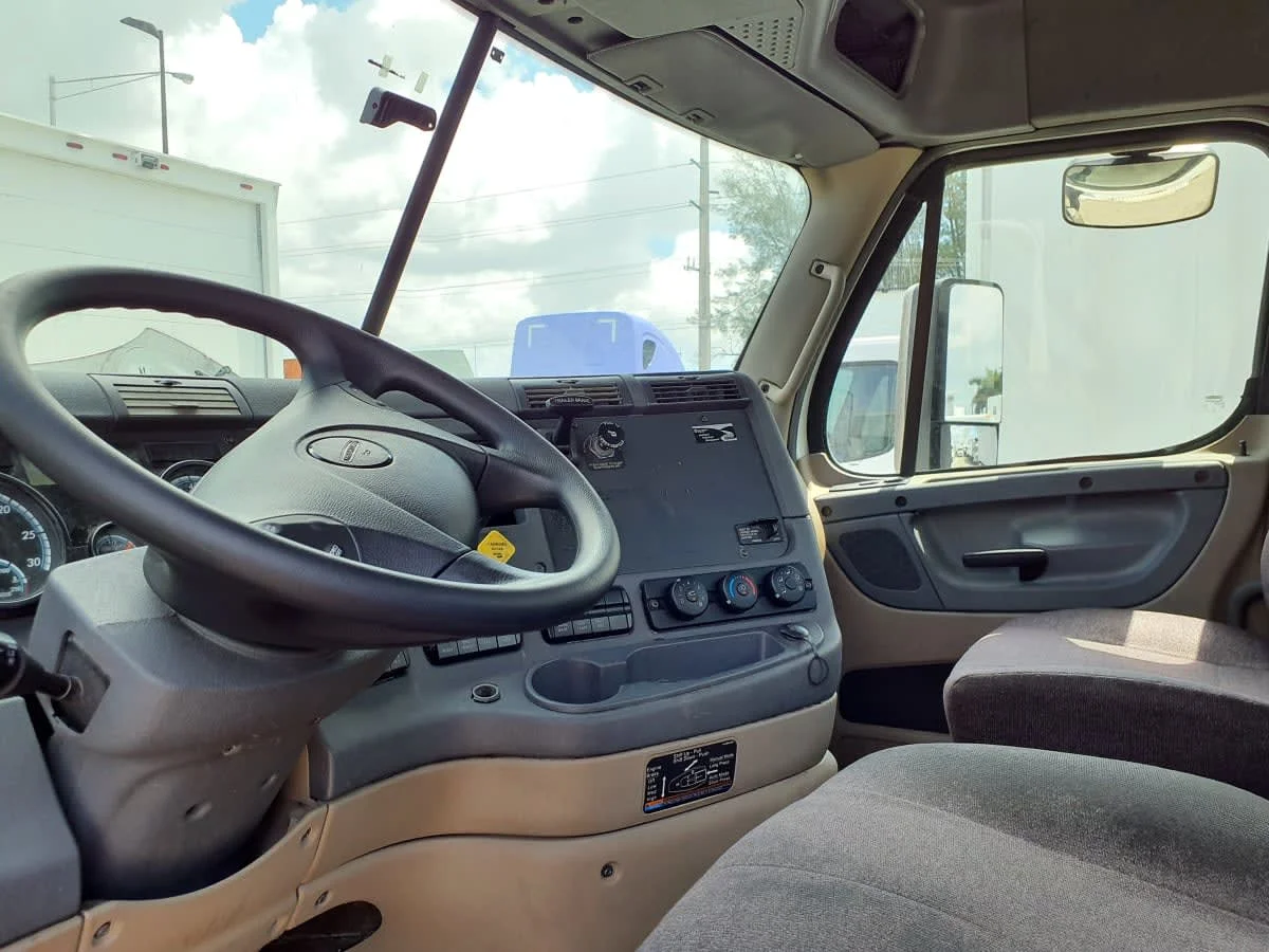 2018 Freightliner Cascadia in Miami, FL — photo 7