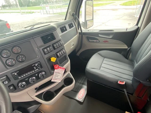 2027 Peterbilt 579 in Lima, OH — photo 8