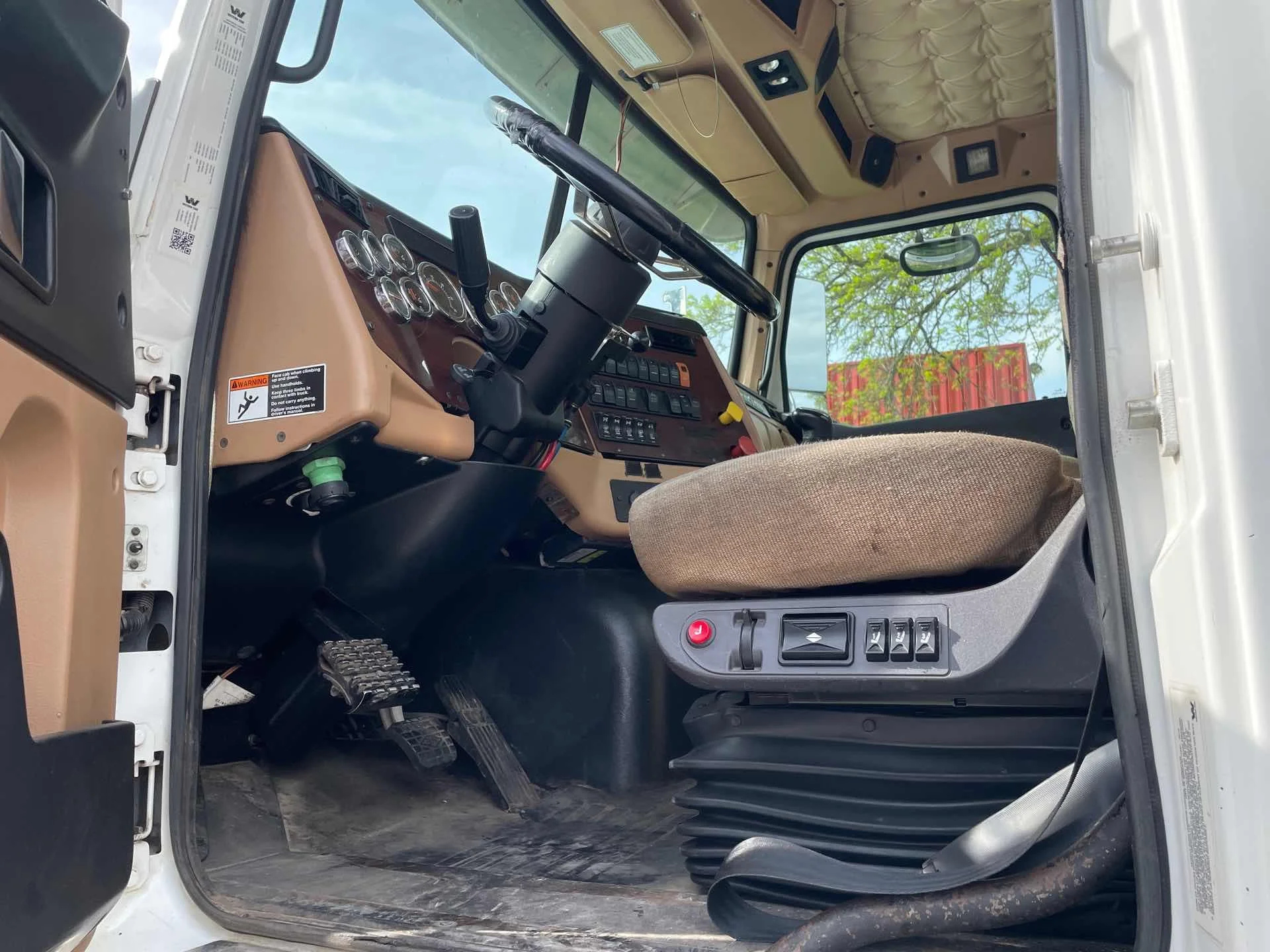 2020 Western Star 4700 in Broadview Hts, OH — photo 12
