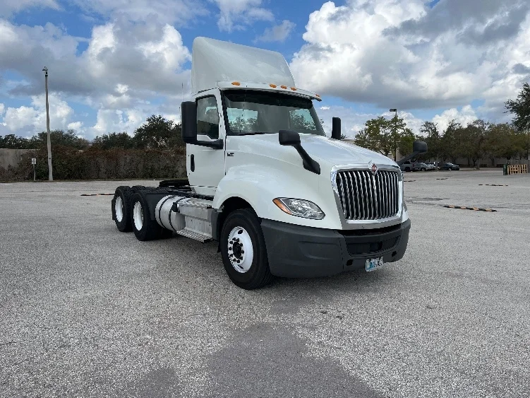 2018 International LT in Tampa, FL